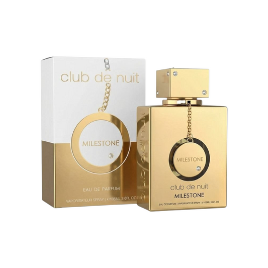 Perfume KingParfumCol Club De Nuit Milestone en frasco dorado cuadrado con caja blanca y dorada a juego.