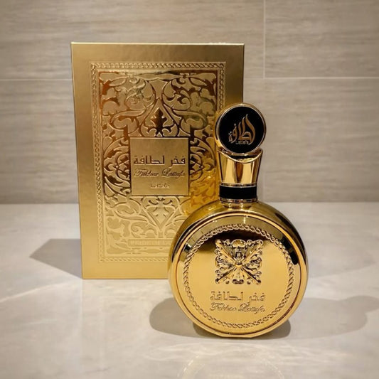 Perfume Fakhar Lattafa Gold de KingParfumCol en frasco redondo dorado con caja decorativa a juego